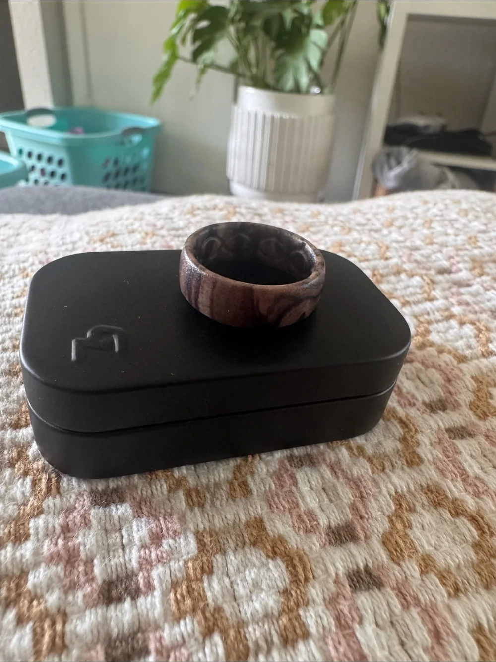 Men's Brown Wood-Grain Band Ring — Natural Brown Finish